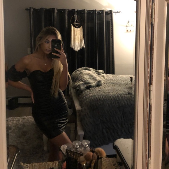 Black dress - Picture 5 of 5